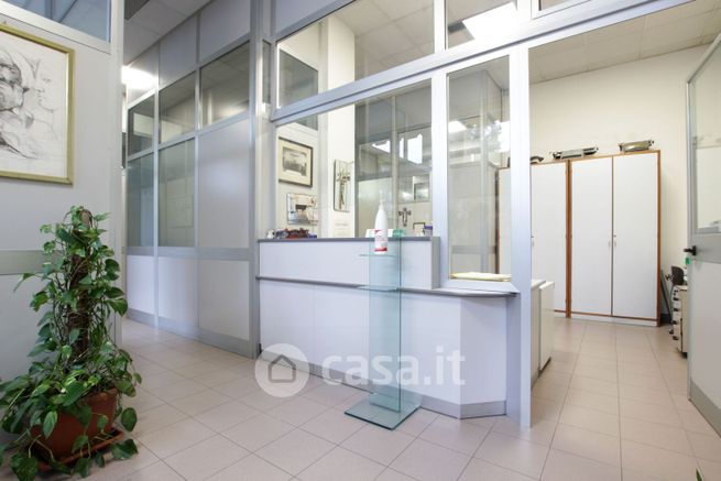 Ufficio in commerciale in Viale Achille Sclavo