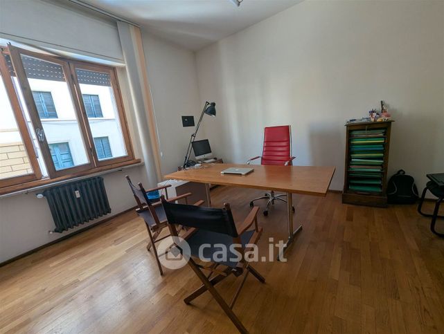 Ufficio in commerciale in 