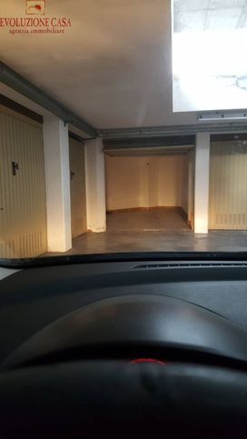 Garage/posto auto in residenziale in Via Nino Bixio 1