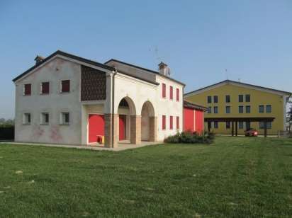 Negozio/locale commerciale in commerciale in Via Paliaga
