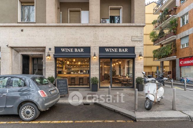 Negozio/locale commerciale in commerciale in Viale Gabriele D'Annunzio 3