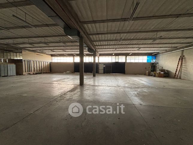 Capannone in commerciale in Via D'Arezzo