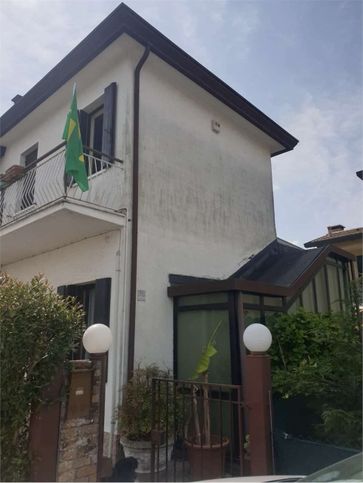 Casa indipendente in residenziale in Via Castellana 60