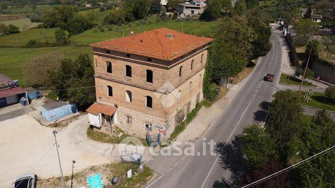 Garage/posto auto in residenziale in Piazza Giuseppe Garibaldi 31