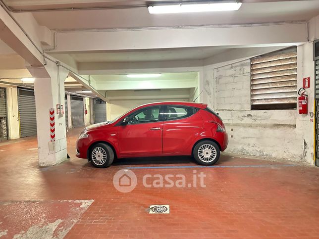 Garage/posto auto in residenziale in Via Luoghi Santi