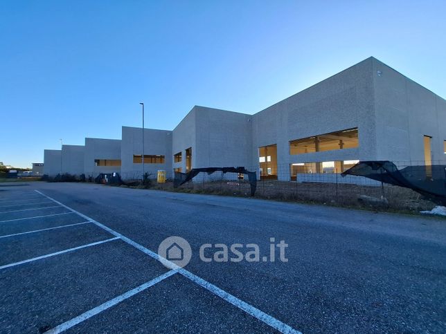 Capannone in commerciale in Via I. Calvino 20