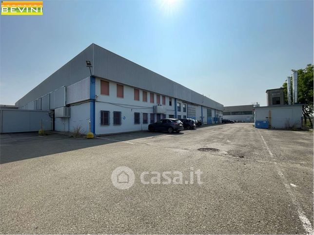 Capannone in commerciale in Via Mavora 55