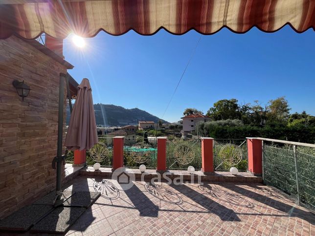 Appartamento in residenziale in Via Periane 30
