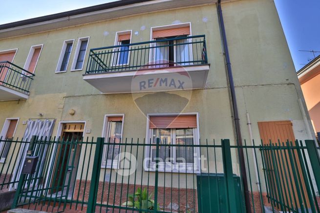 Casa bi/trifamiliare in residenziale in Via Grado 21