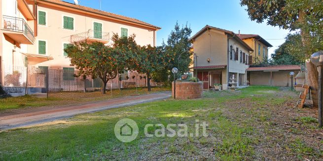 Casa indipendente in residenziale in Via Indiani 10