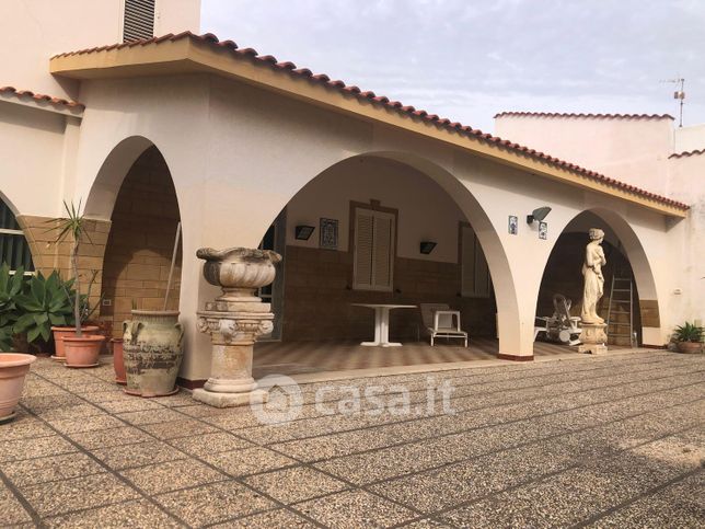 Villa in residenziale in Lungomare Fata Morgana