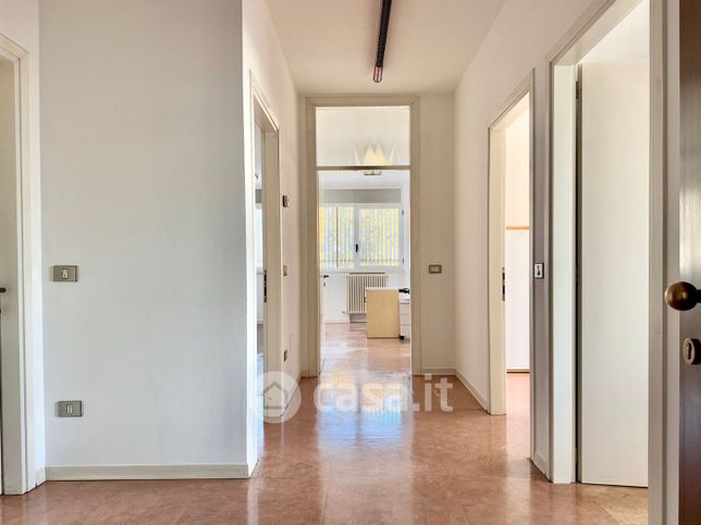 Ufficio in commerciale in Via Vittorio Veneto 276