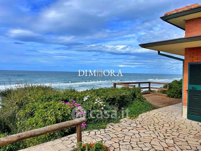 Villa in residenziale in Lungomare Pontino