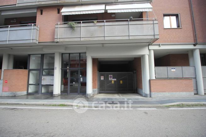 Box/posto auto in residenziale in Via Defendente de Ferrari 4