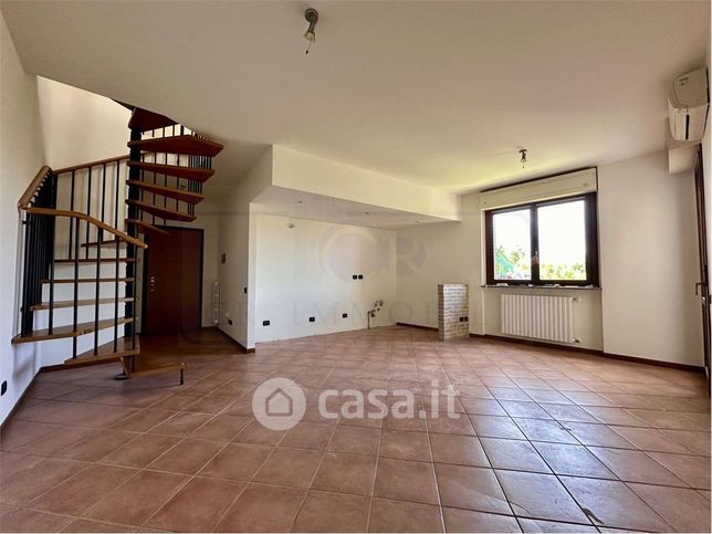 Appartamento in residenziale in Via Montrasi 15