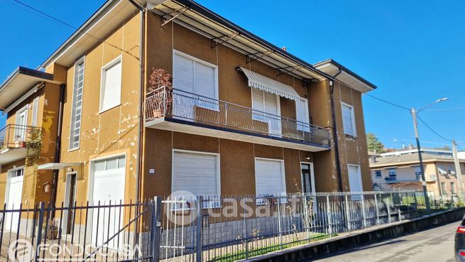 Casa bi/trifamiliare in residenziale in Via Nazario Sauro 11