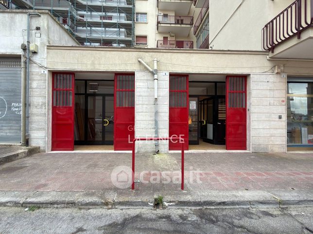 Attivitã /licenza (con o senza mura) in commerciale in Via Giovanni Giolitti 6