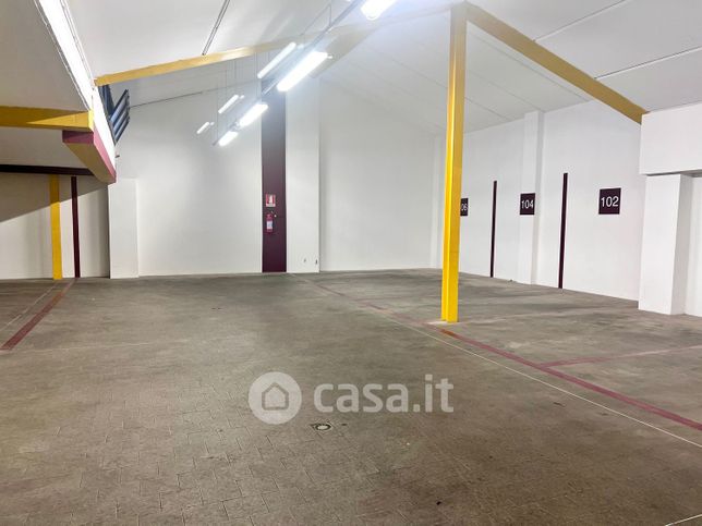 Garage/posto auto in residenziale in Via Giuseppe Petroni 18