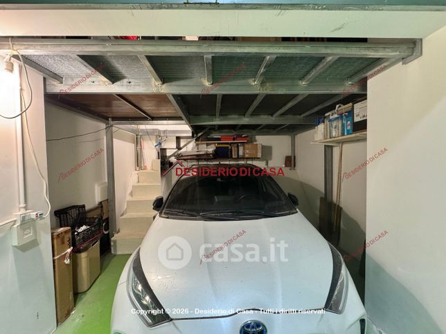 Box/posto auto in residenziale in Via Pignatelli Aragona 63