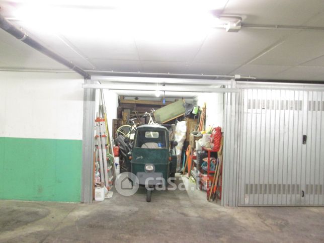 Box/posto auto in residenziale in Piazza del Granaio