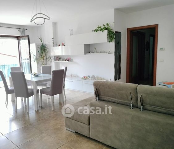 Appartamento in residenziale in Via Lago di Bracciano 18