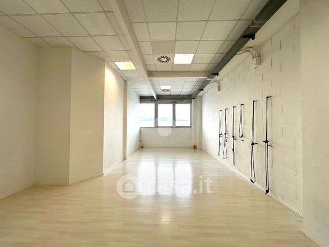 Ufficio in commerciale in Via Piazzon 9