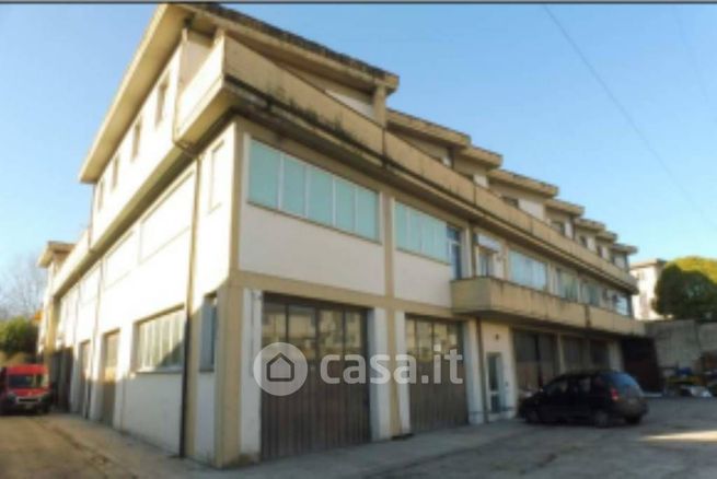 Ufficio in commerciale in Via Poggilupi