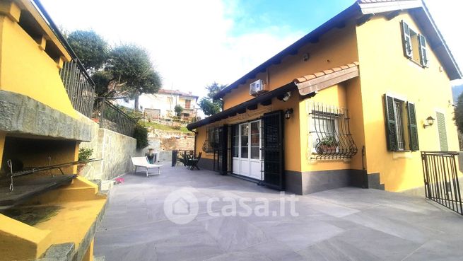 Villa in residenziale in Via Benedetto da Cesino 34 A