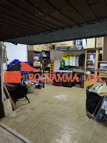 Box/posto auto in residenziale in Via Pola 115