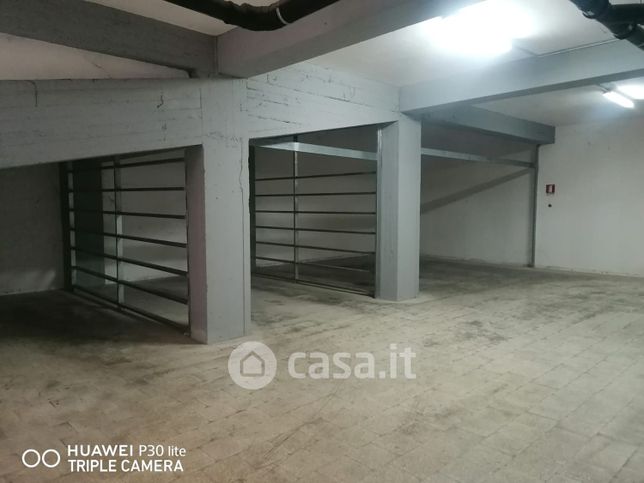 Box/posto auto in residenziale in Via Guido Dorso