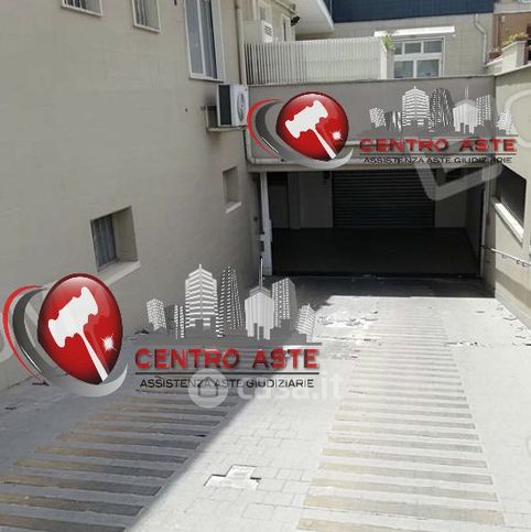 Box/posto auto in residenziale in Via S. Anna