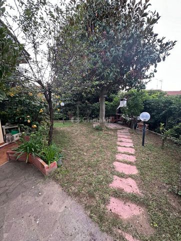 Villetta a schiera in residenziale in Via dei Cipressi 16