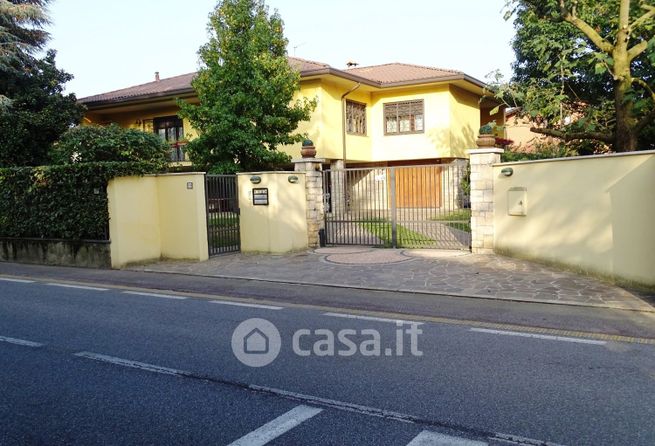 Villa in residenziale in Via Giacomo Matteotti 19