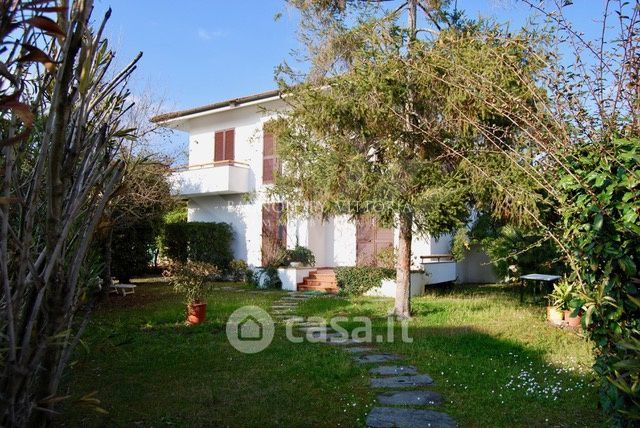 Villa in residenziale in 