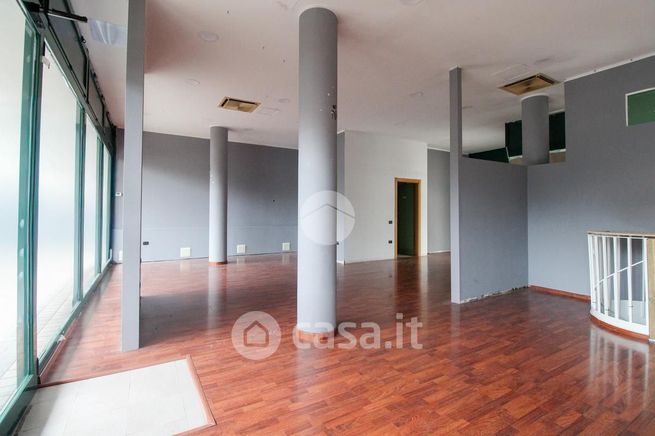 Ufficio in commerciale in Viale Cesare Battisti