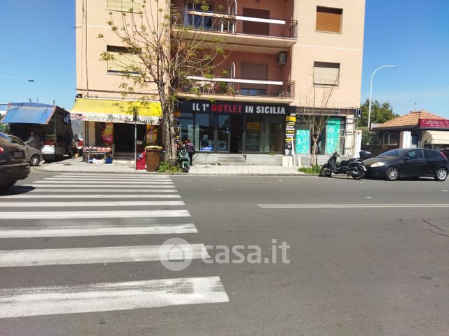 Negozio/locale commerciale in commerciale in Viale Mario Rapisardi 504 b