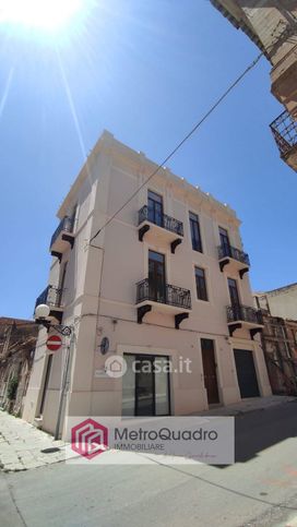 Ufficio in commerciale in Via Magenta
