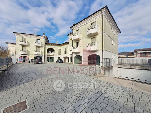 Negozio/locale commerciale in commerciale in Via Borgosatollo 16