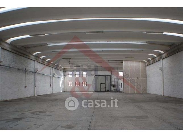 Capannone in commerciale in Via Bulgaria