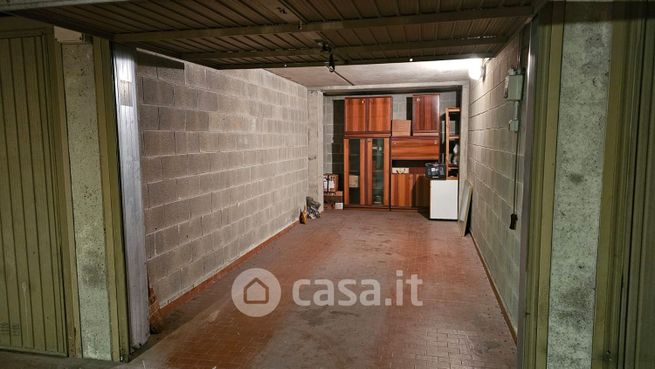 Box/posto auto in residenziale in Via XXV Aprile