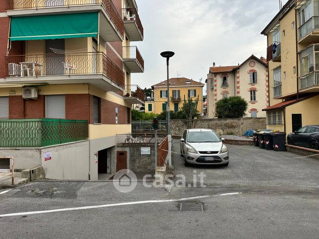 Box/posto auto in residenziale in Via Gilberto Govi