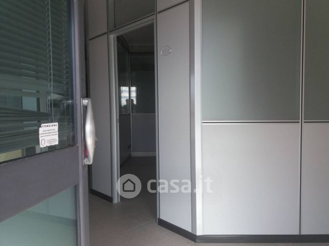 Ufficio in commerciale in Via Lenin