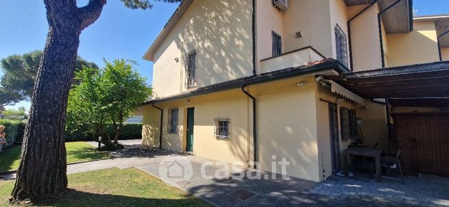 Casa indipendente in residenziale in