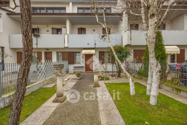 Villetta a schiera in residenziale in Via Ravenna 19