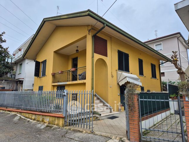 Villa in residenziale in 