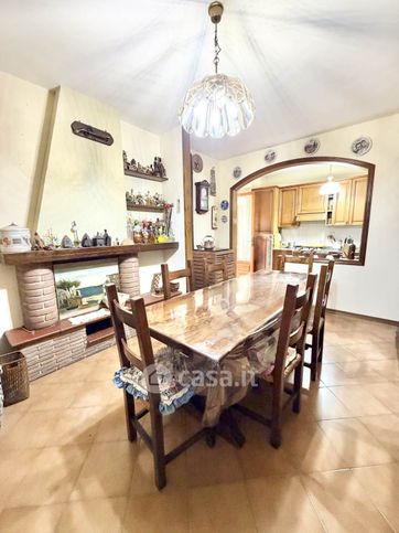 Casa indipendente in residenziale in 