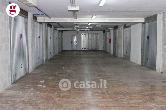 Box/posto auto in residenziale in SS16 256