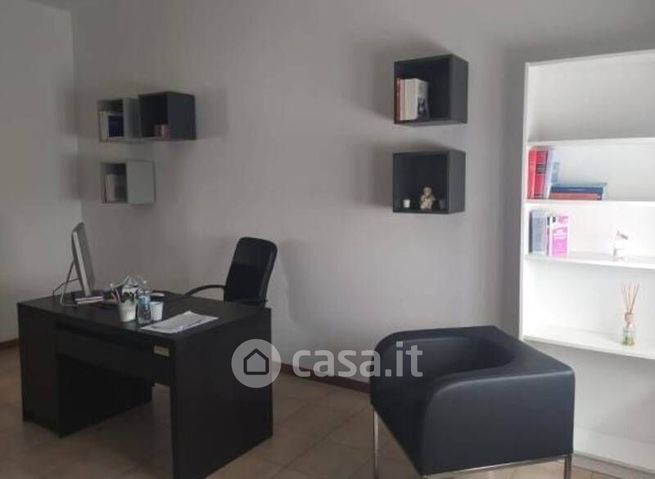 Ufficio in commerciale in Viale Secondo Moretti