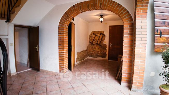 Casa bi/trifamiliare in residenziale in 