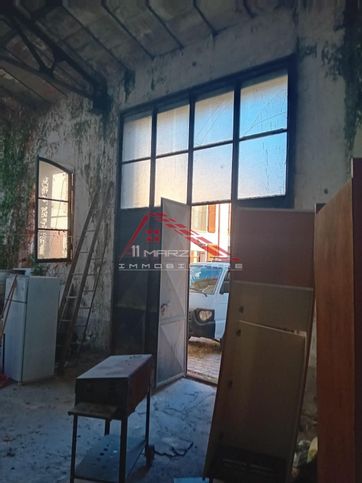 Capannone in commerciale in 